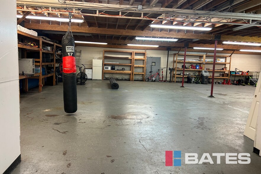 More Photos Of 2921 E Abram St, Arlington Manufacturing For Sale