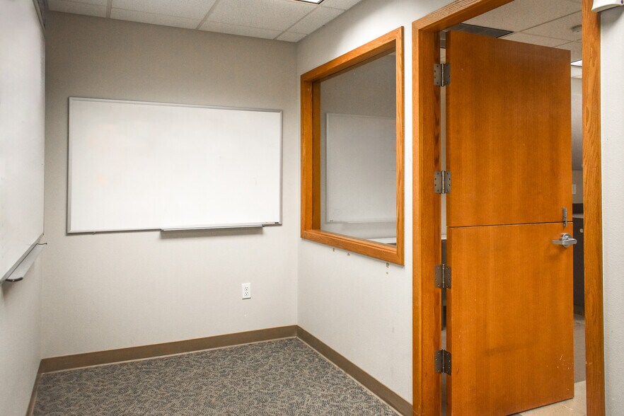 More Photos Of 1110 N Center Pky, Kennewick Office For Lease