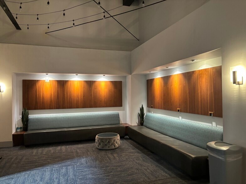 More Photos Of 1440-1460 Moon River Dr, Provo Office For Sale