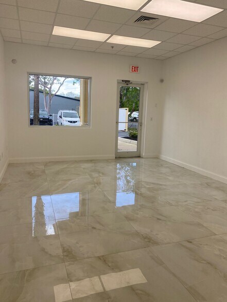 More Photos Of 3425 Radio Rd, Naples Warehouse For Sale