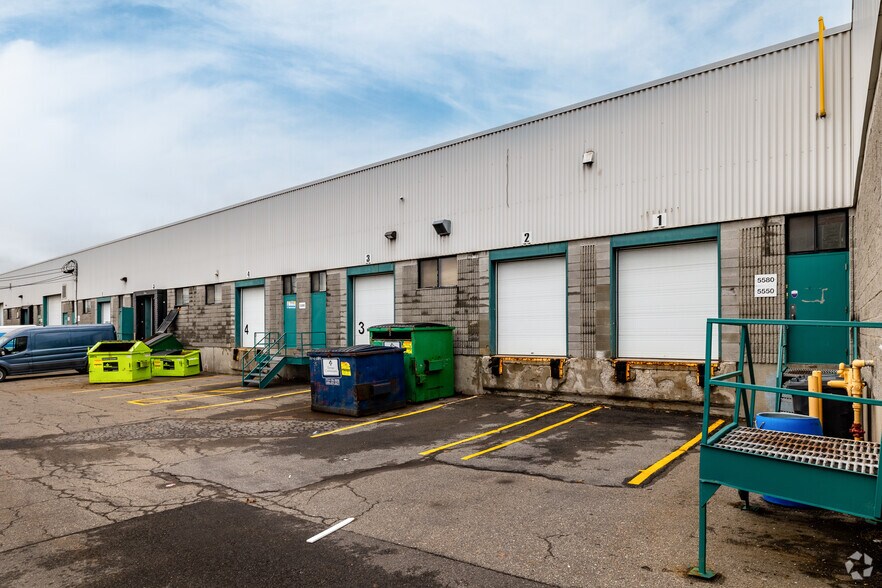 More Photos Of 5550-5750 Boul Thimens, Saint-Laurent Coworking Space