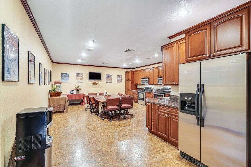 More Photos Of 14291 Commerce Dr, Garden Grove Manufacturing For Sale