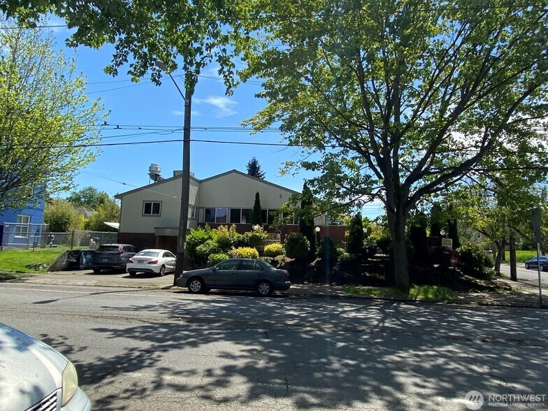 More Photos Of 2605 E Cherry St, Seattle Restaurant For Sale