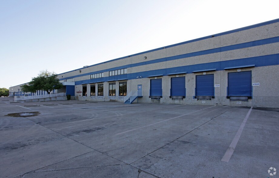 More Photos Of 1720 Hayden Dr, Carrollton Warehouse For Lease
