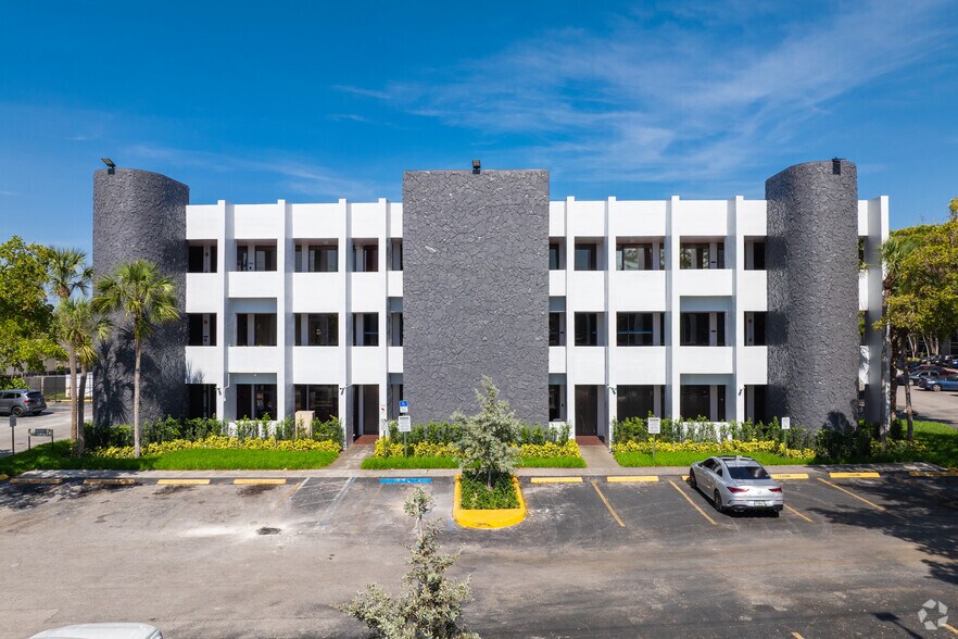 More Photos Of 19555 NE 10th Ave, Miami Unknown For Lease