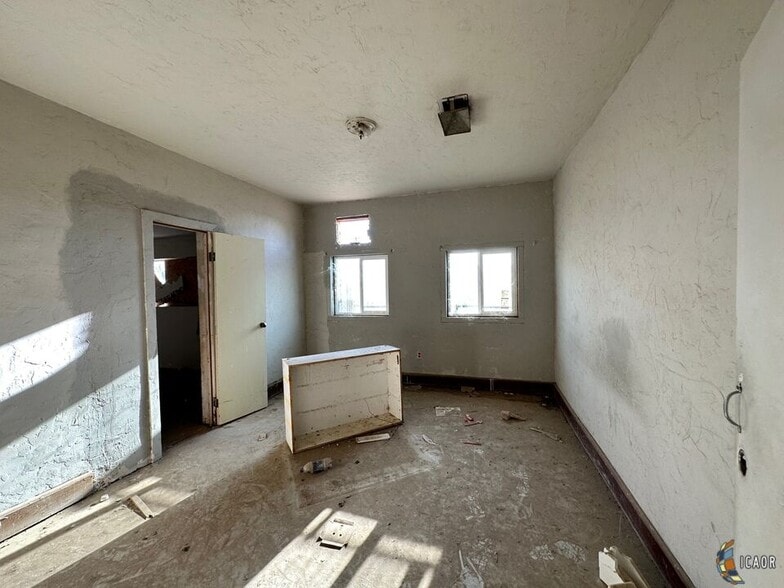 More Photos Of 254 Main St, Westmorland Freestanding For Sale