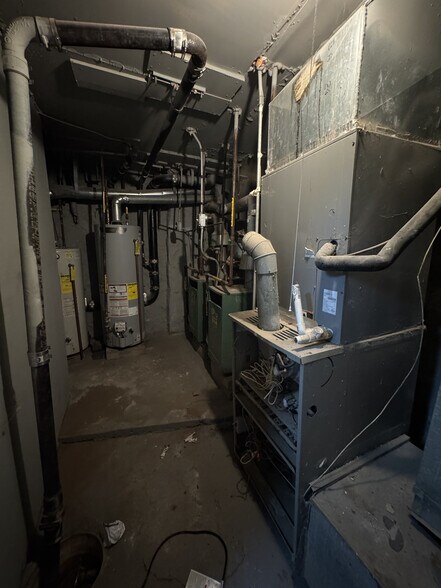 More Photos Of 19314 Jamaica Ave, Hollis Storefront Retail Residential For Sale