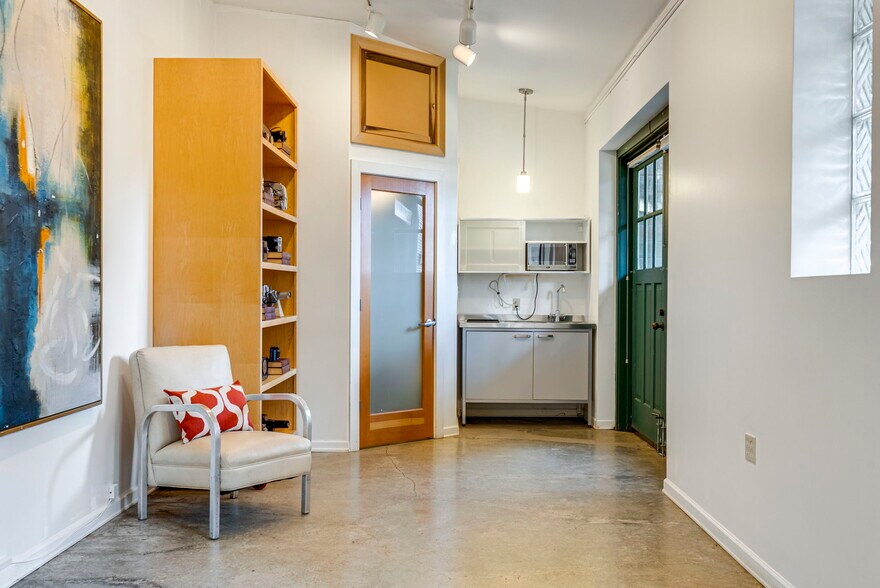 More Photos Of 1825 SE 7th Ave, Portland Loft Creative Space For Sale