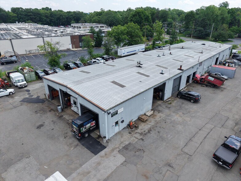 More Photos Of 230 W Nyack Rd, Nanuet Service For Lease