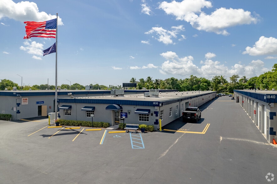 More Photos Of 1840 Hypoluxo Rd, Lake Worth Self Storage For Lease