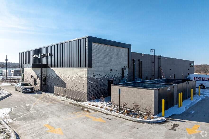 More Photos Of 5260 Merle Hay Rd, Johnston General Retail For Lease