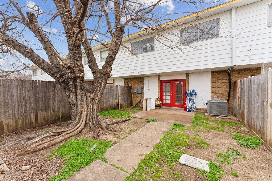 More Photos Of 2401-2411 Doreen St, Grand Prairie Apartments For Sale