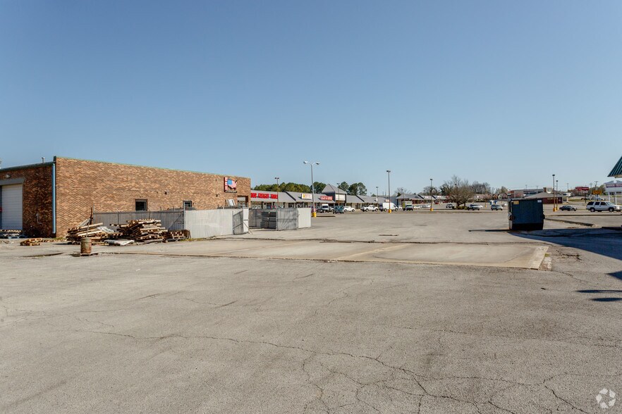 More Photos Of 115-125 Nashville Hwy, Columbia Unknown For Lease