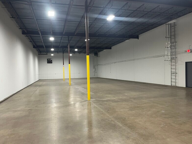 More Photos Of 4220-4232 Charter Ave, Oklahoma City Warehouse For Lease