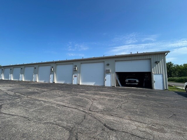 More Photos Of 32961 Pin Oak Pky, Avon Lake Flex For Sale