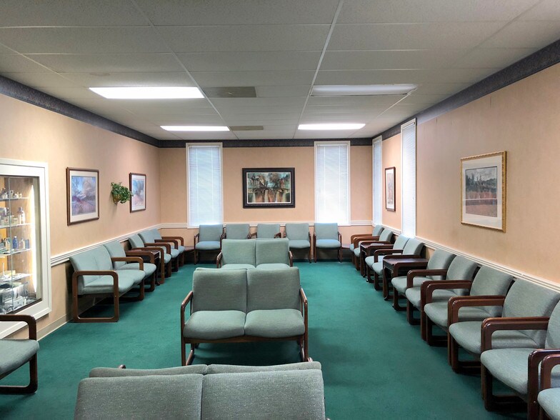 More Photos Of 3809 New Covington Pike, Memphis Medical For Lease