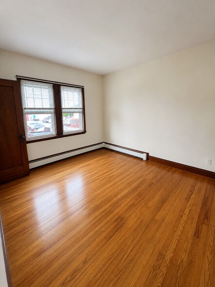 More Photos Of 11 Mundy Ave, Staten Island Apartments For Sale