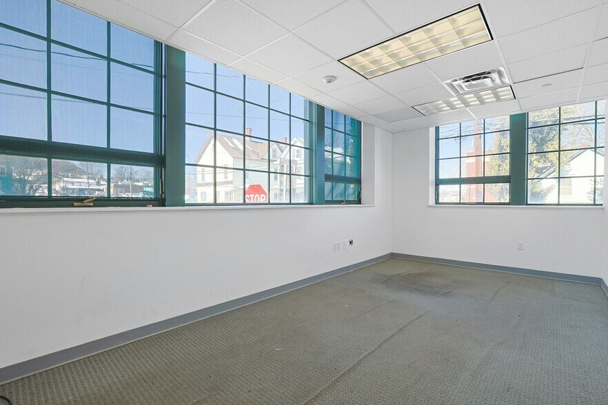 More Photos Of 31 W Broad St, Haverstraw Office For Lease