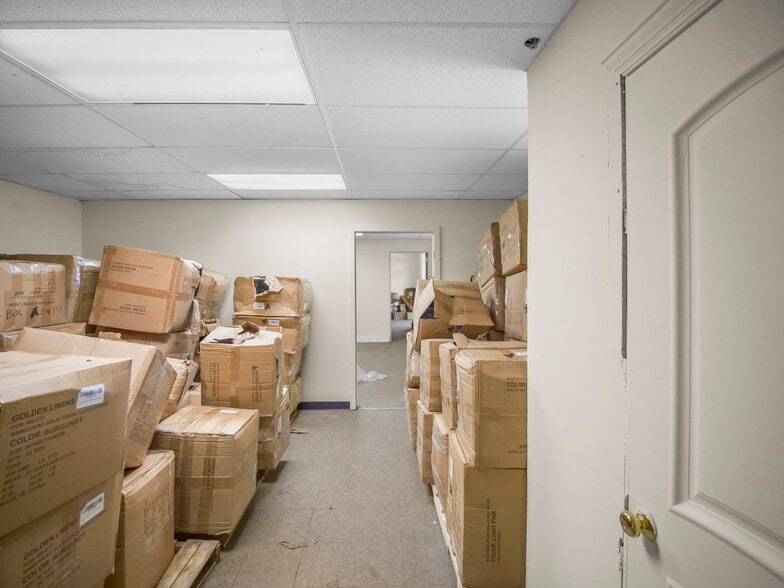 More Photos Of 1434-1440 County Rd, Wantage Warehouse For Sale