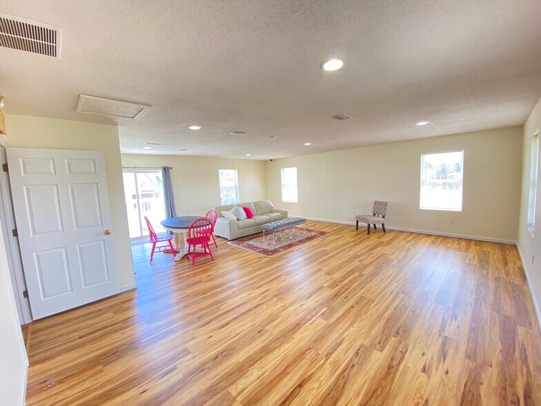 More Photos Of 27 S Main St, East Windsor Storefront Retail Office For Lease