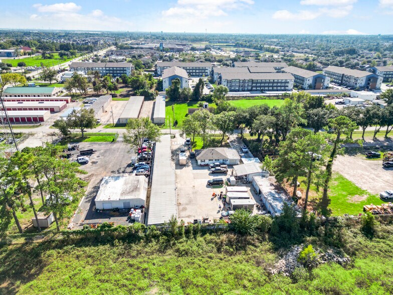 More Photos Of 9902 Franklin Rd, Houston Self Storage For Sale