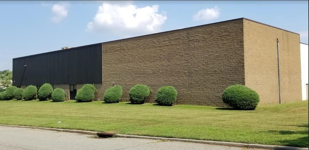 More Photos Of 8 Progress St, Edison Warehouse For Lease