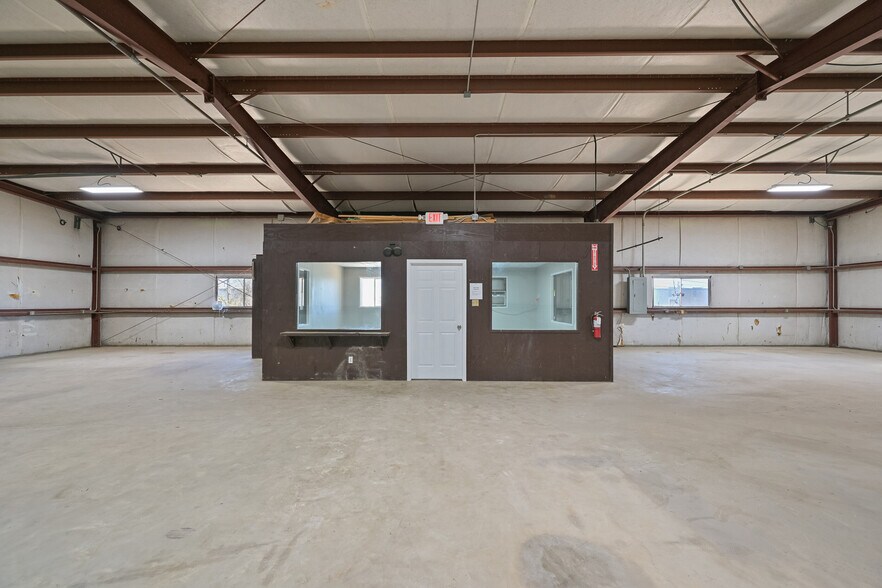 More Photos Of 314 E Walker St, League City Warehouse For Lease