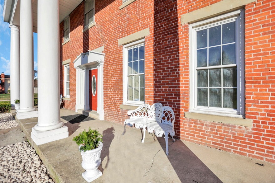 More Photos Of 3900 Noe Bixby Rd, Columbus Storefront Retail Residential For Sale