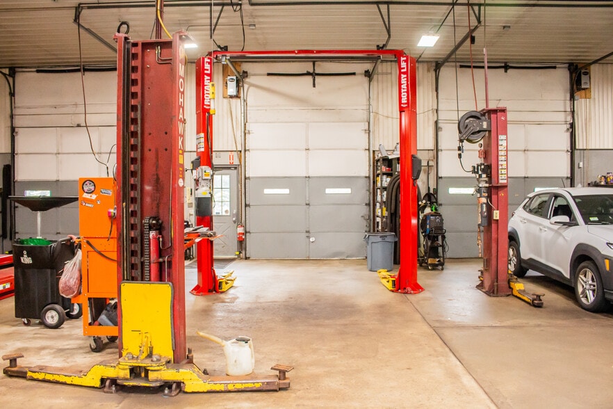 More Photos Of 8 Englewood St, Webster Auto Repair For Sale