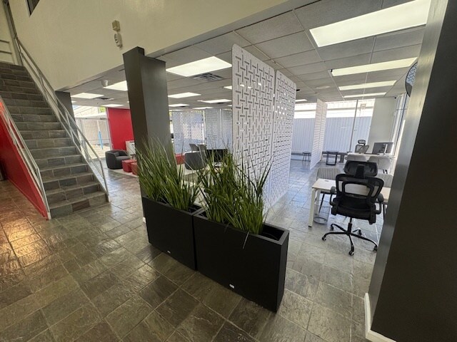 More Photos Of 5712 Southwest Fwy, Houston Auto Dealership For Lease