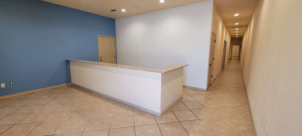 More Photos Of 4300 S US Highway 281, Pleasanton Warehouse For Lease