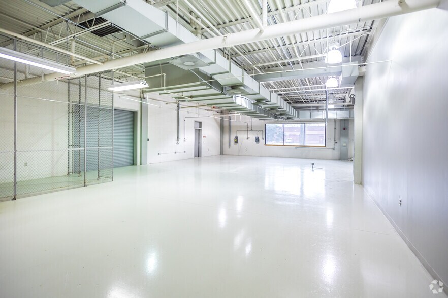 More Photos Of 7275 Goodlett Farms Pky, Cordova Light Distribution For Lease