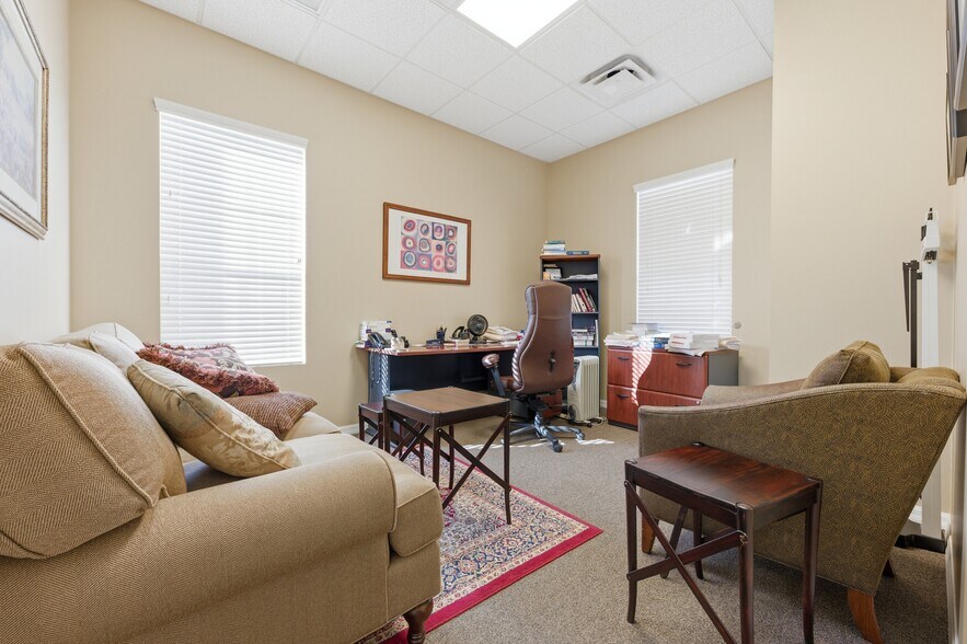 More Photos Of 17407 Bridge Hill Ct, Tampa Medical For Sale