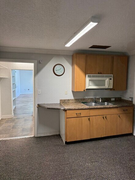 More Photos Of 1201 W Main St, Leesburg Service For Lease