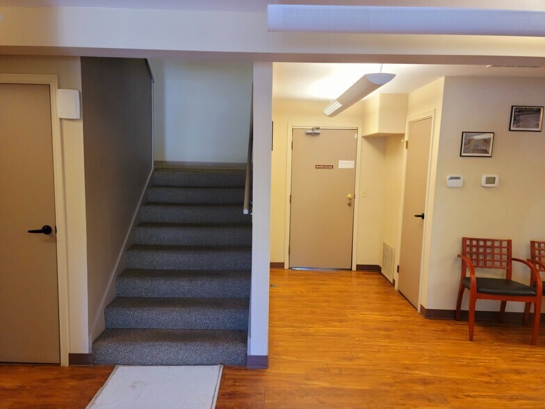 More Photos Of 816 99th St E, Tacoma Flex For Sale