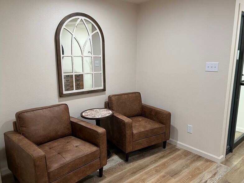 More Photos Of 4527 Lake Shore Dr, Waco Office For Lease