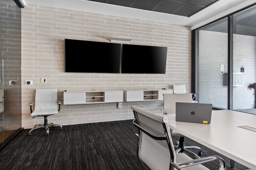 More Photos Of 423 W College Ave, Appleton General Retail For Sale