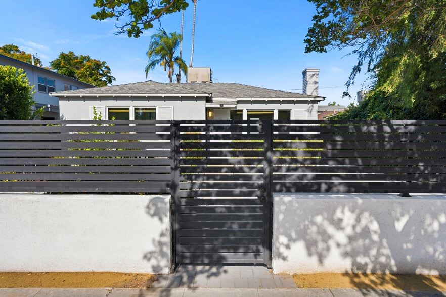 More Photos Of 5438-5440 Colfax Ave, Valley Village Apartments For Sale
