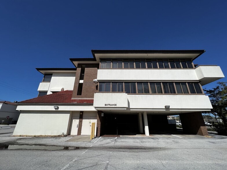 More Photos Of 420 Tamiami Trl S, Venice Medical For Sale