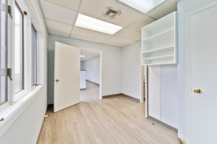 More Photos Of F1 Brier Hill Ct, East Brunswick Office For Sale