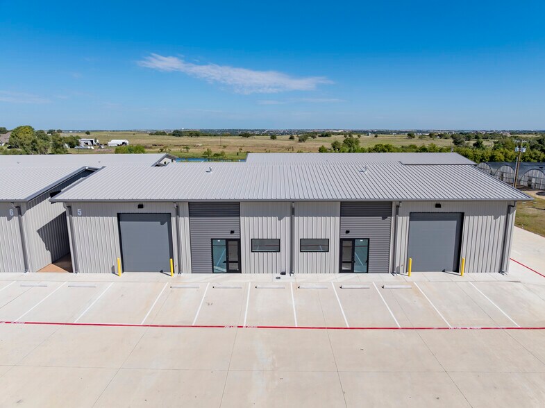 More Photos Of 6451 Silver Saddle Rd, Fort Worth Warehouse For Lease