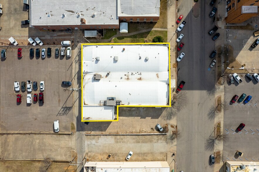 More Photos Of 215 N Bell Ave, Shawnee Light Manufacturing For Lease