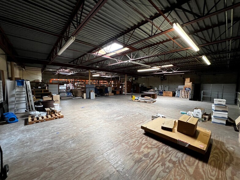 More Photos Of 1455 Lemay Dr, Carrollton Light Distribution For Sale