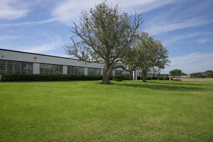 More Photos Of 3425 Lake Alfred Rd, Winter Haven Medical For Lease