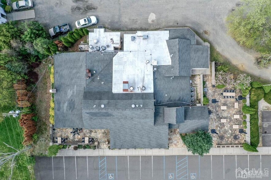 More Photos Of 522 Rt-33, Englishtown Restaurant For Lease