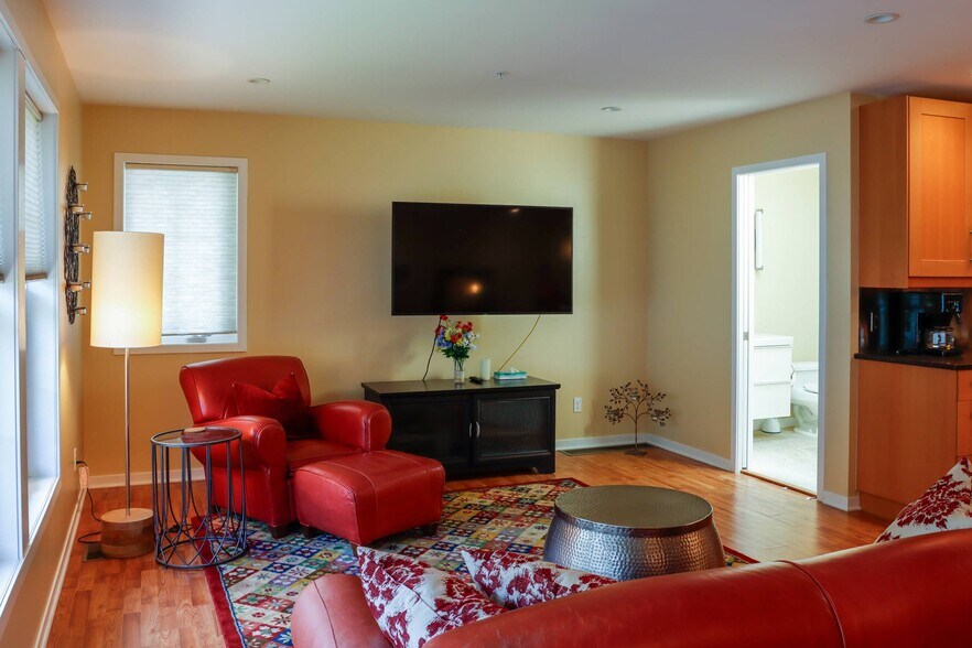 More Photos Of 430 W Center St, Douglas Freestanding For Sale
