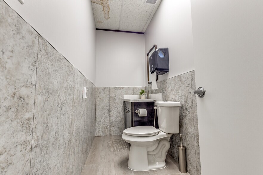 More Photos Of 4323 Greenbriar Dr, Stafford Showroom For Sale