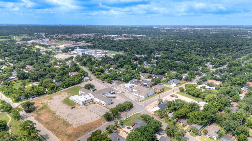 More Photos Of 4700 Barbara Rd, River Oaks Office For Sale