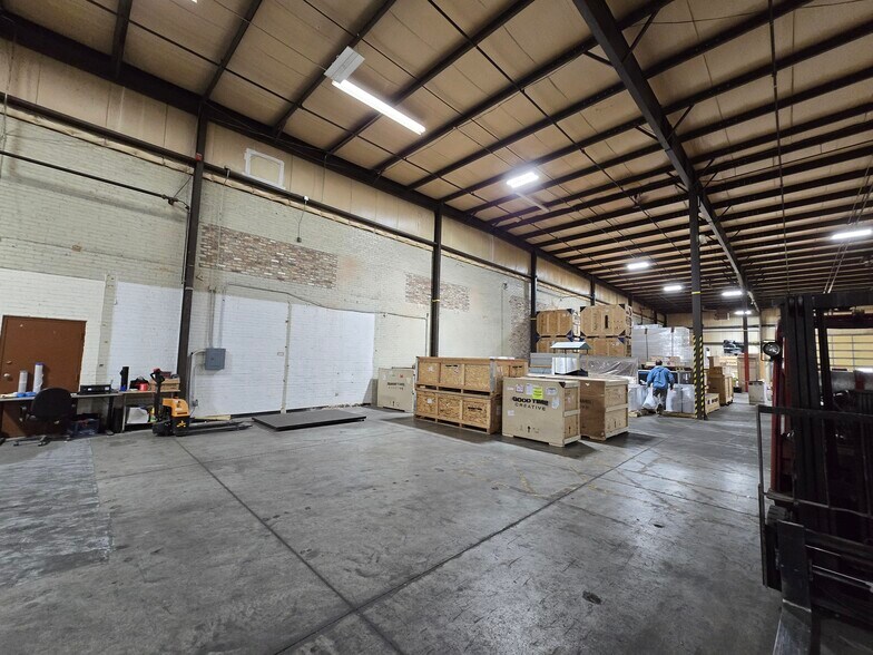 More Photos Of 5200 Katrine Ave, Downers Grove Warehouse For Lease