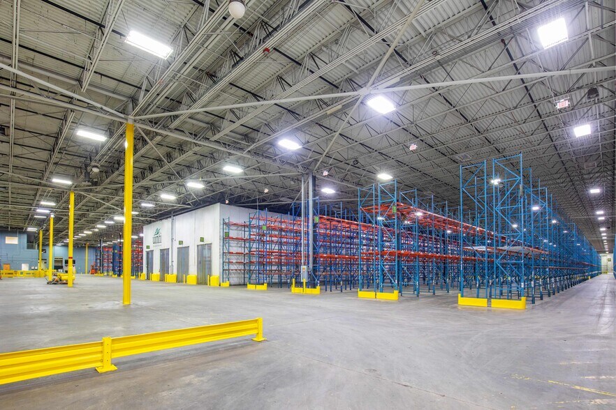 More Photos Of 6100-6284 McIntosh Rd, Sarasota Refrigeration Cold Storage For Lease